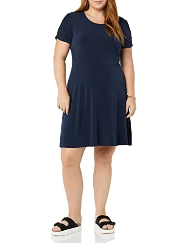 Amazon Essentials kortärmad damklänning med rund hals (finns i plusstorlek), marinblå, X Small 196433526177